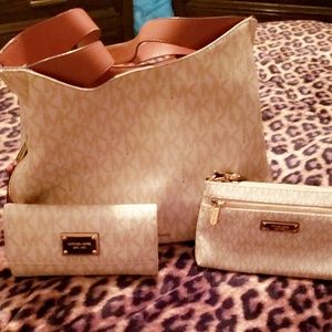 Michael Kors purse wallet and wristlet